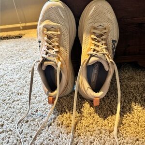 Hoka Bondi 8 Pink/cream size 9